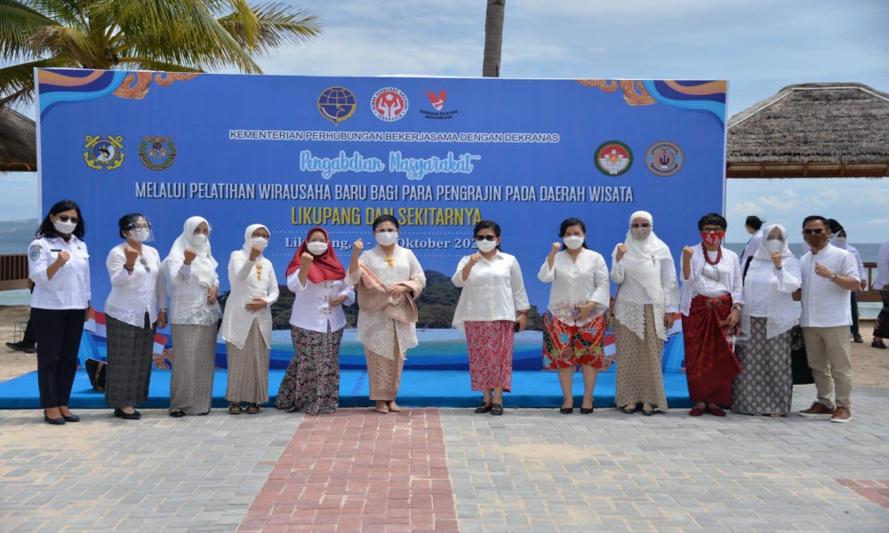 DORONG INOVASI DAN PRODUKTIVITAS, KEMENHUB DAN DEKRANAS GELAR PELATIHAN KERAJINAN RAKYAT DI WISATA SUPER PRIORITAS LIKUPANG